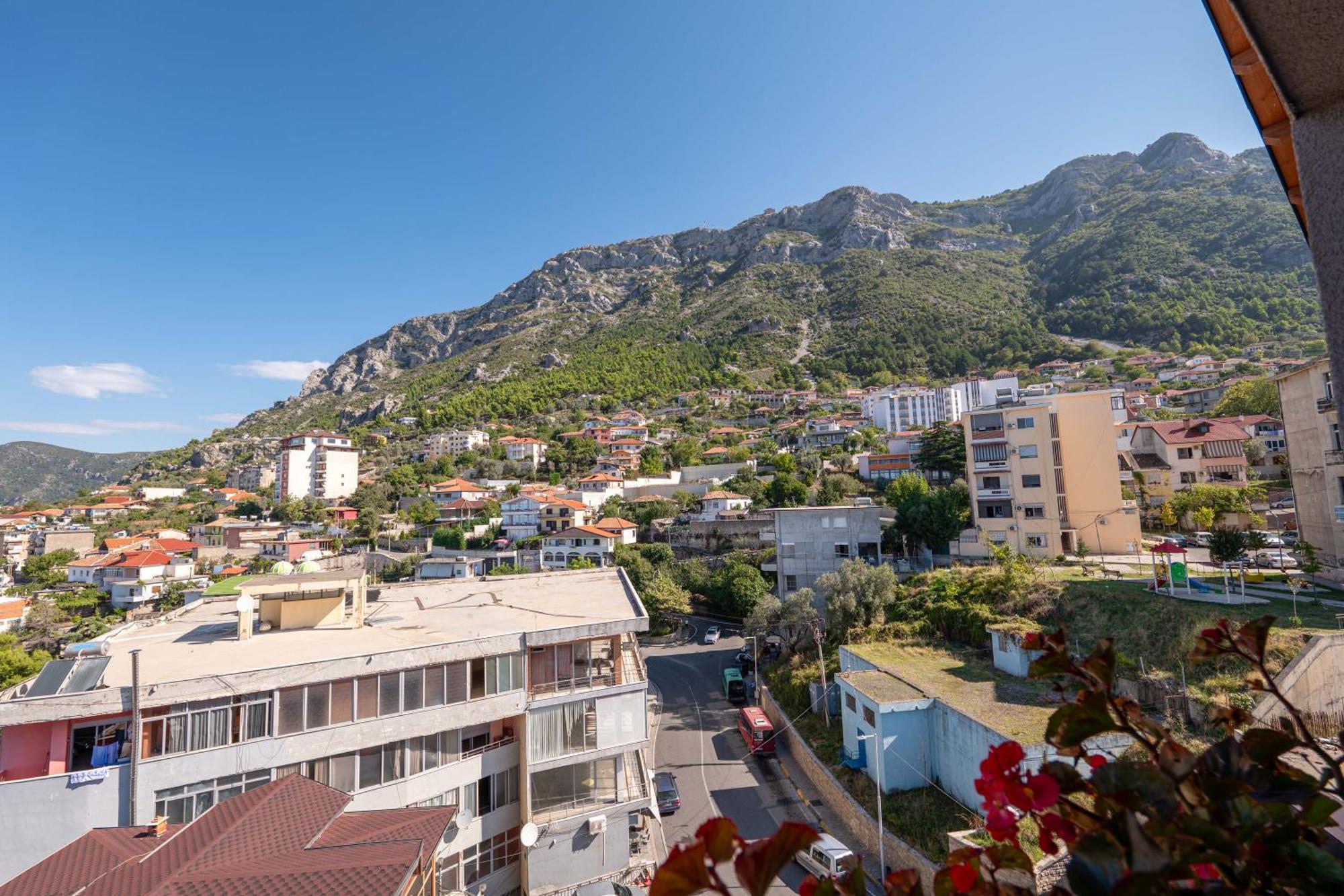 Hotel Dior Krujë Екстериор снимка