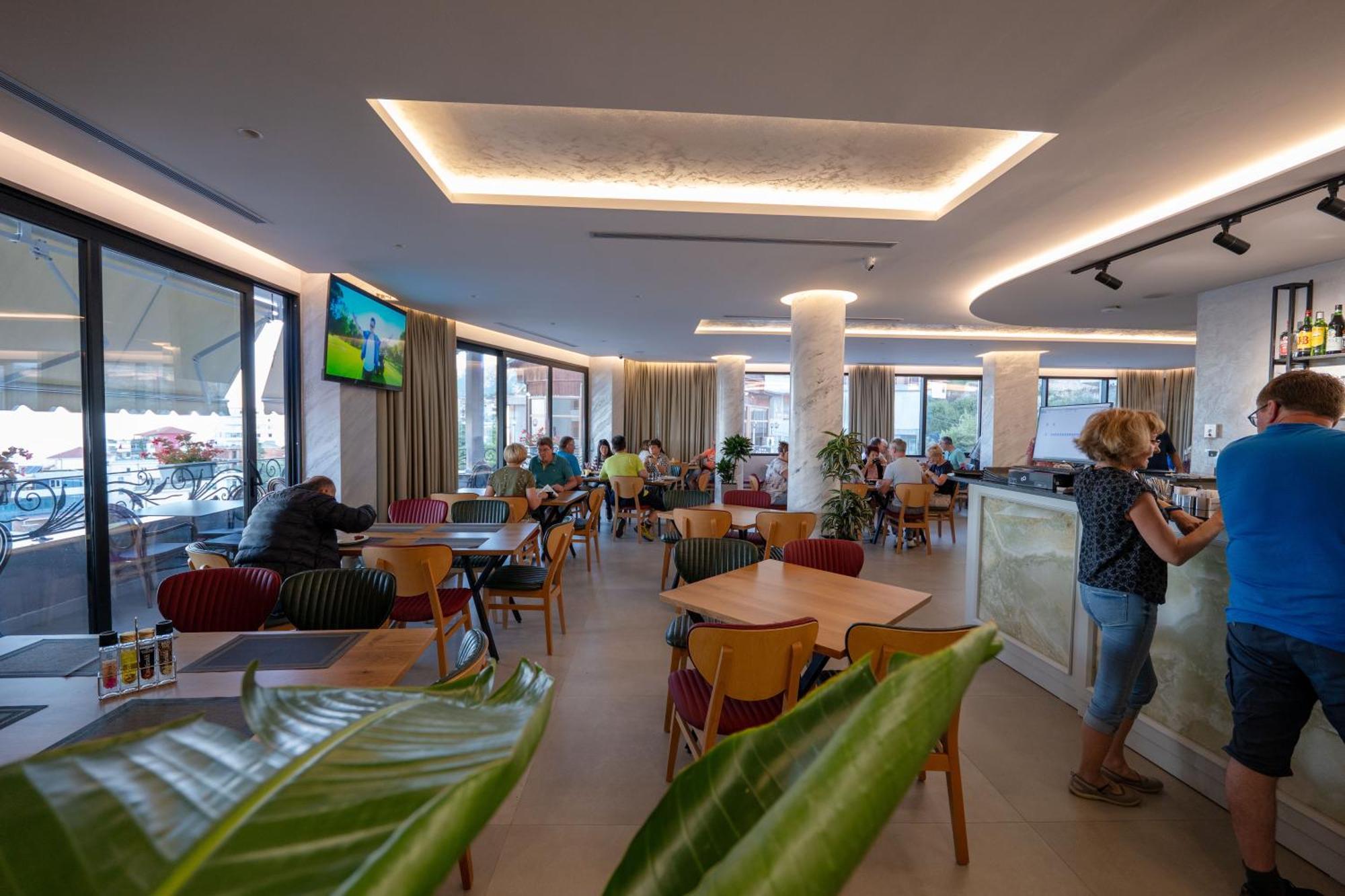 Hotel Dior Krujë Екстериор снимка