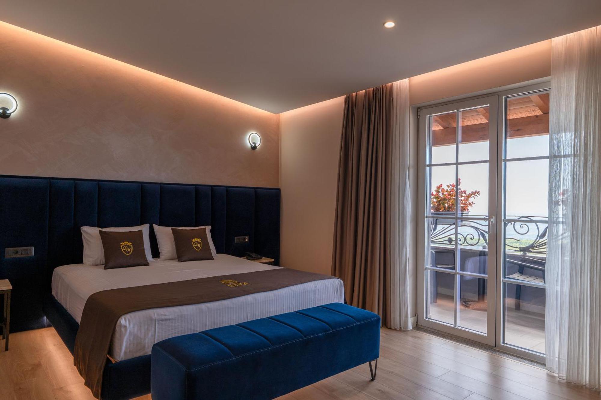 Hotel Dior Krujë Екстериор снимка